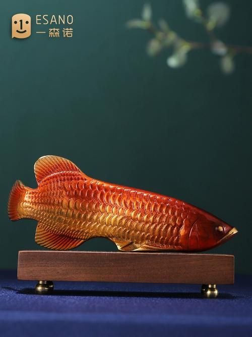 有沒有更多招財龍魚擺件的擺放圖片？，招財龍魚擺件有哪些材質，有哪些招財龍魚擺件款式，如何選擇適合的招財龍魚擺件？