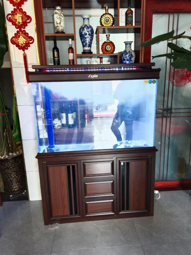 如何選擇適合客廳的魚缸，客廳魚缸如何選擇