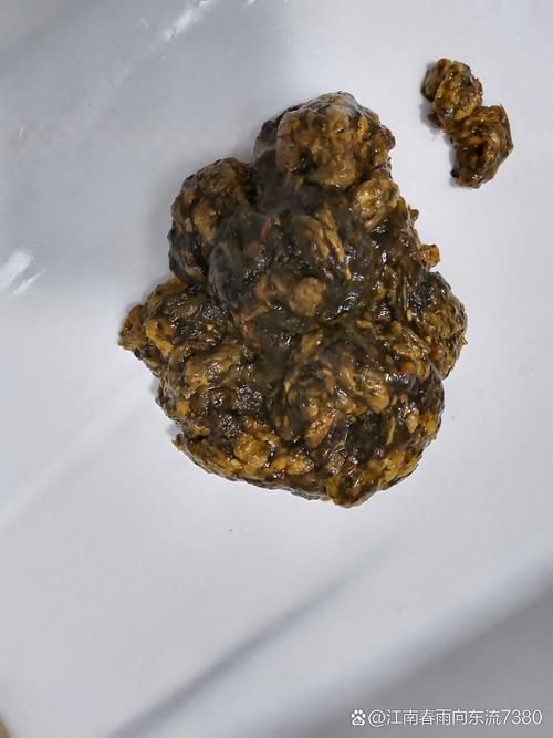 給我一些正常龍魚(yú)糞便的圖片，如何判斷龍魚(yú)是否消化不良,正常龍魚(yú)糞便的顏色會(huì)變化嗎