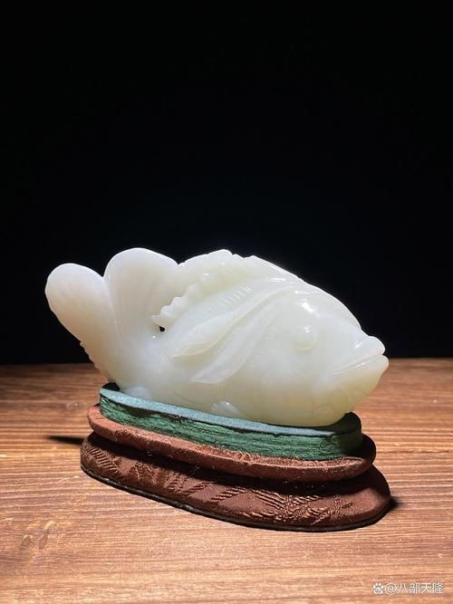 有哪些材質的魚擺件，魚擺件材質多樣材質多樣陶瓷魚擺件材質詳解 有哪些材質的魚擺件，魚擺件材質多樣材質多樣陶瓷魚擺件材質詳解 龍魚百科 第13張