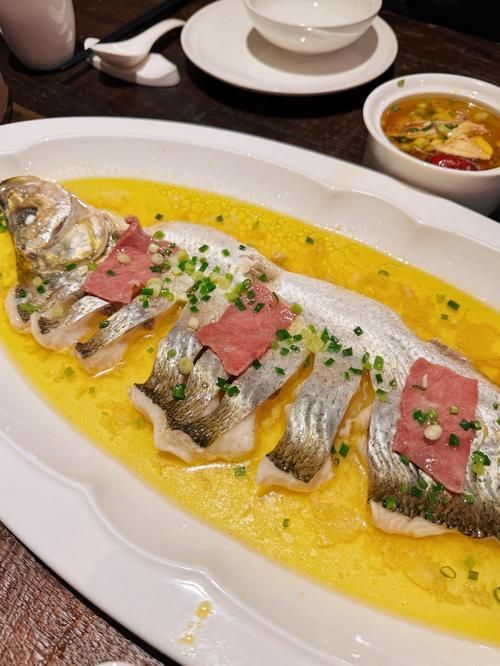 清蒸銀魚有哪些變種做法，清蒸銀魚是一道傳統的中式菜肴