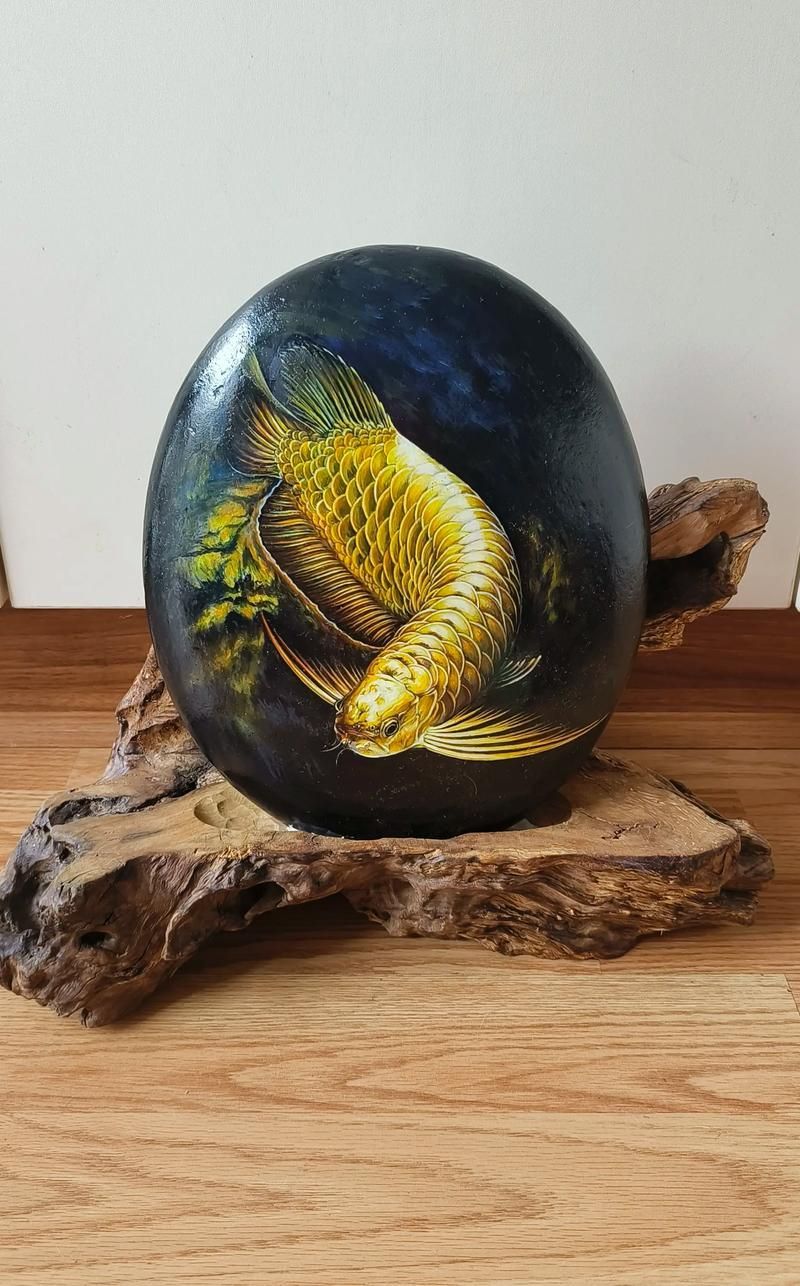 有沒有更多風格的金龍魚手繪作品？，探索金龍魚的多樣性