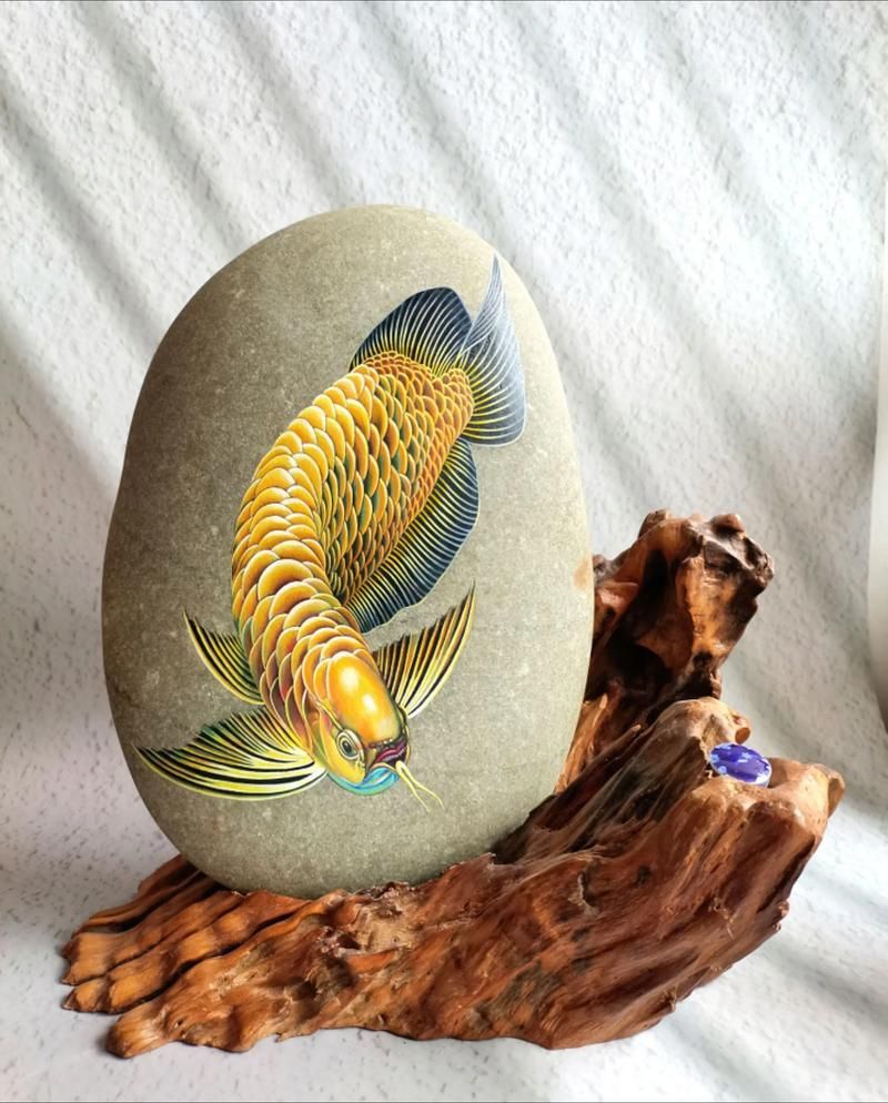 有沒有更多風格的金龍魚手繪作品？，探索金龍魚的多樣性