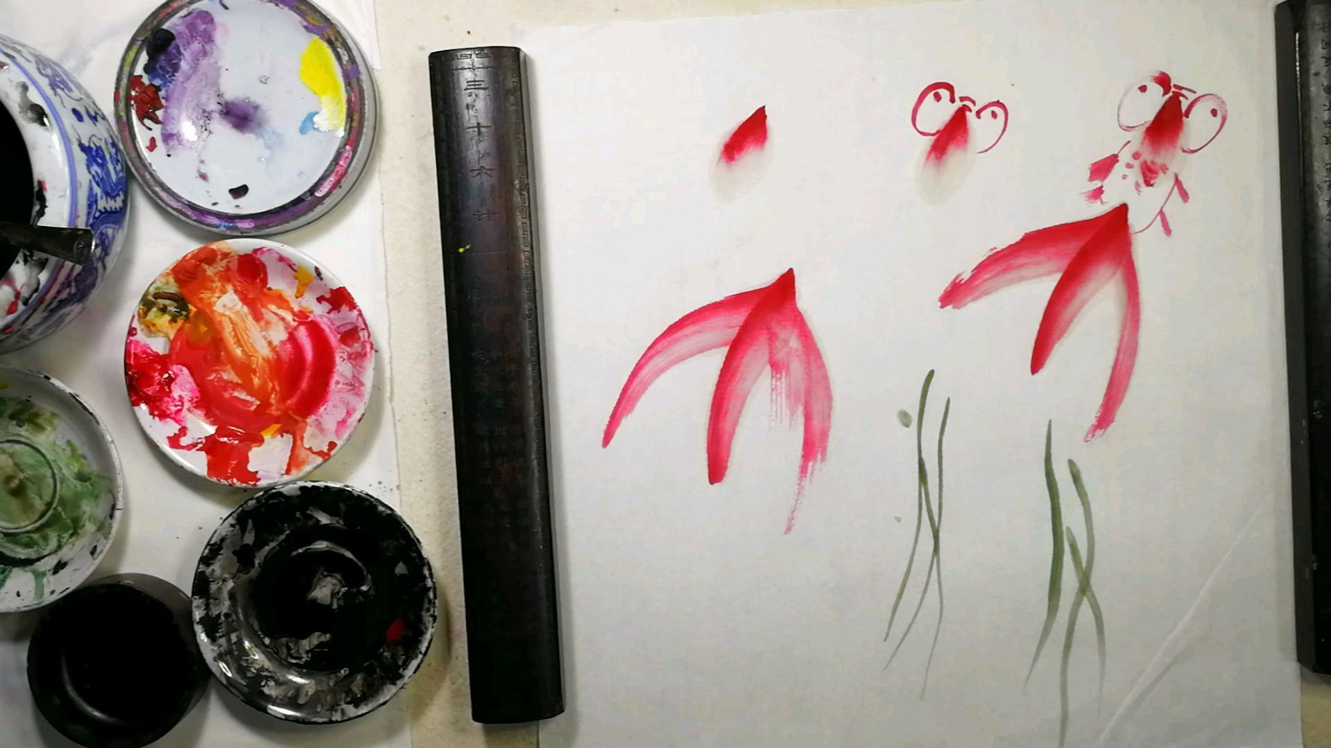 如何用毛筆畫出逼真的金魚，毛筆繪畫金魚的步驟和技巧