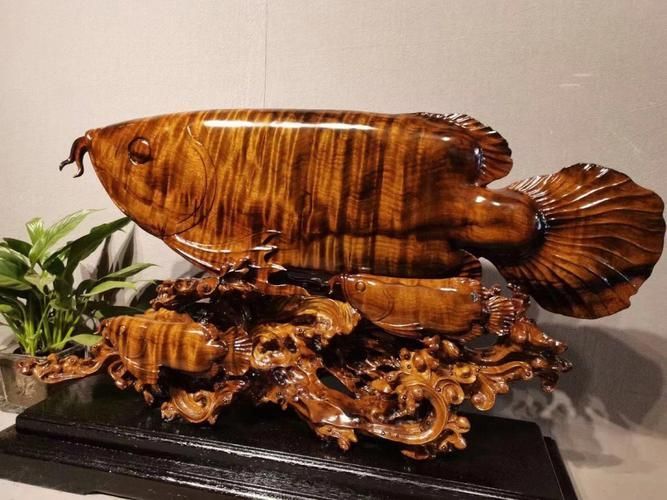 能提供更多雕刻金龍魚的圖片嗎，能不能提供更多雕刻金龍魚的圖片？