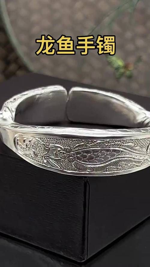 龍魚飾品有哪些材質選擇，黃銅金龍魚擺件新中式家居玄關辦公室店鋪裝飾品百度優選推薦