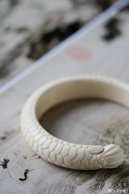 龍魚飾品有哪些材質選擇，黃銅金龍魚擺件新中式家居玄關辦公室店鋪裝飾品百度優選推薦