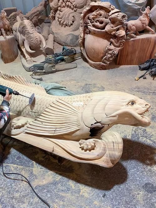 給我推薦一些高清的木雕金龍魚圖片，木雕金龍魚圖片欣賞