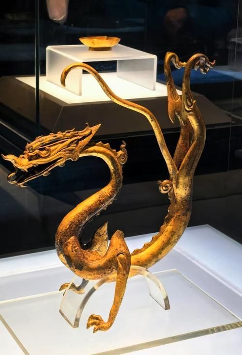 給我一些古典金龍的文物圖片，古典金龍的文物圖片