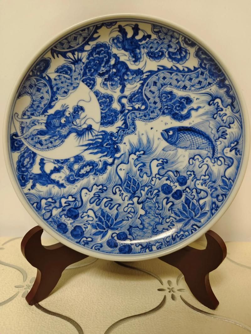 給我一些魚化龍紋飾的瓷器圖片，魚化龍紋飾瓷器圖片
