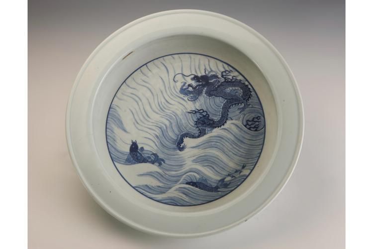 給我一些魚化龍紋飾的瓷器圖片，魚化龍紋飾瓷器圖片