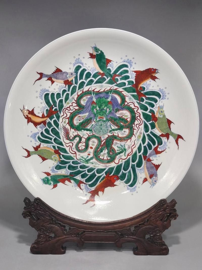 給我一些魚化龍紋飾的瓷器圖片，魚化龍紋飾瓷器圖片