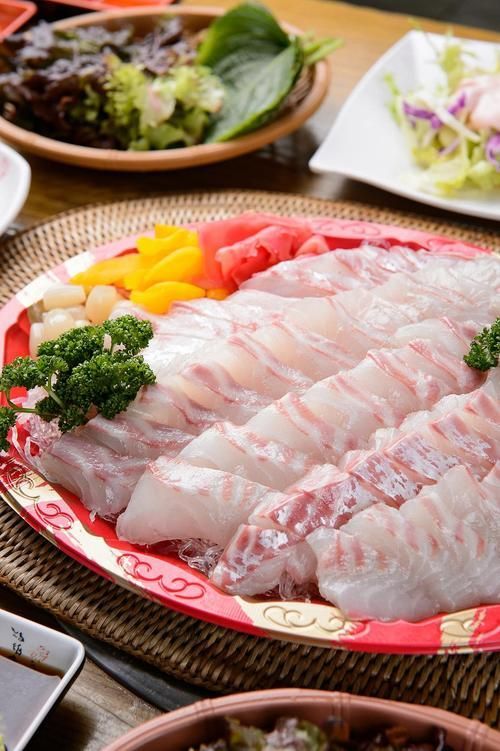 龍魚生牛肉有哪些功效，龍魚生牛肉是一種傳統(tǒng)的滋補食材
