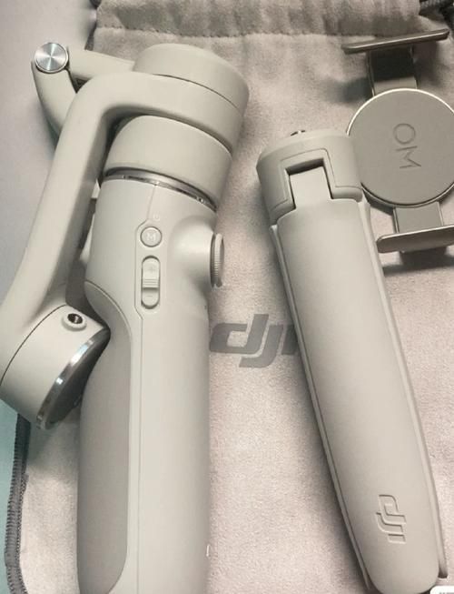 能否提供大疆和智云穩定器的實物圖片，大疆和智云穩定器哪個品牌更值得購買大疆和智云穩定器