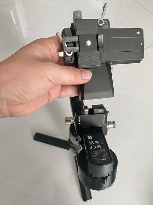 能否提供大疆和智云穩定器的實物圖片，大疆和智云穩定器哪個品牌更值得購買大疆和智云穩定器