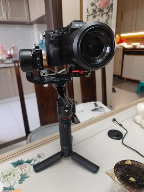 能否提供大疆和智云穩定器的實物圖片，大疆和智云穩定器哪個品牌更值得購買大疆和智云穩定器