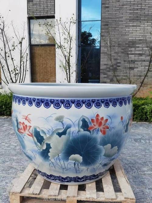 給我推薦一些適合養(yǎng)大錦鯉的魚缸，養(yǎng)大錦鯉的魚缸選擇