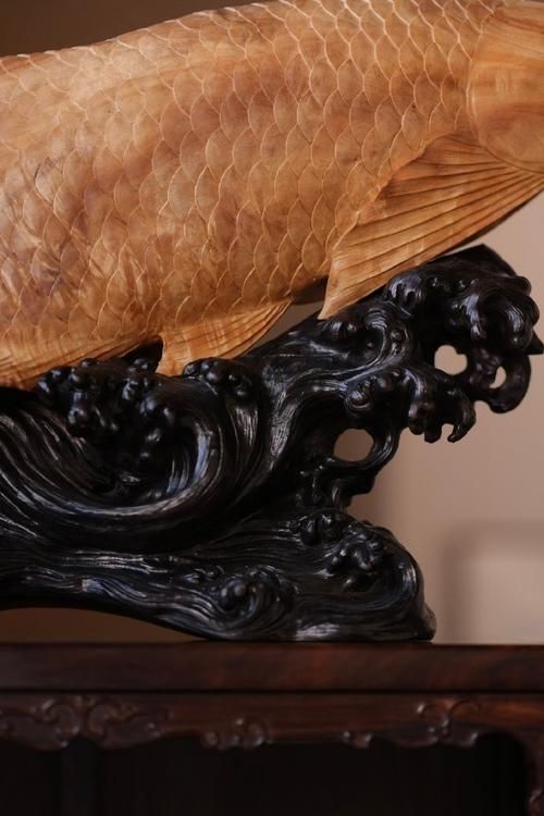 金龍魚木雕的價格范圍是多少，金龍魚木雕價格因尺寸、工藝復雜度、材質和雕刻風格而異