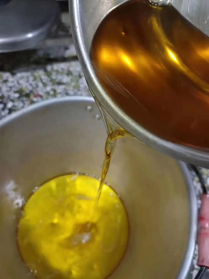 如何辨別食用油的真偽，如何辨別食用油的真偽鑒別方法與配圖信息整理完成