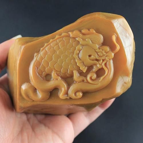 龍頭魚玉擺件有哪些款式，龍頭魚玉擺件是中國傳統玉器中的一種造型和寓意深受人們喜愛