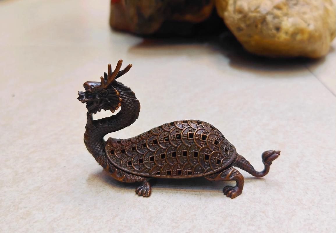 龍龜材質(zhì)有哪些種類，龍龜材質(zhì)選購指南，古典過背金龍魚發(fā)色快速對比不同材質(zhì)的優(yōu)缺點(diǎn)