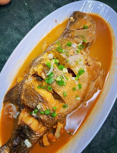 有沒(méi)有更多紅燒金龍魚(yú)的高清圖片？，紅燒金龍魚(yú)的制作方法