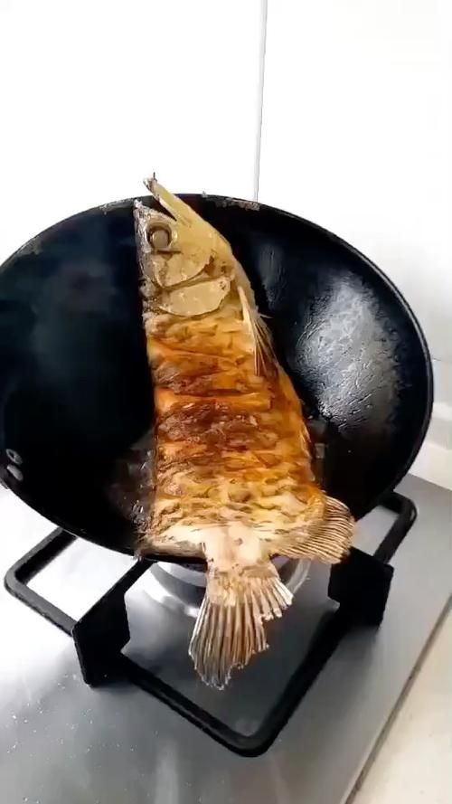 有沒(méi)有更多紅燒金龍魚的高清圖片？，紅燒金龍魚的制作方法