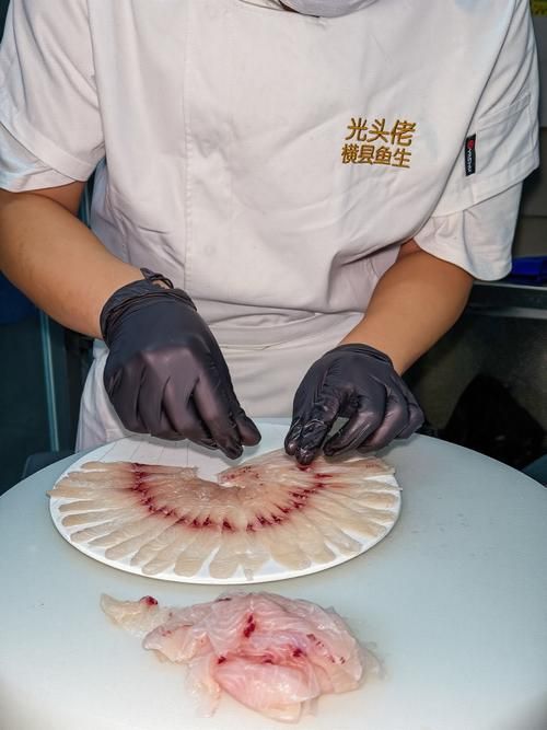 龍魚吃生豬肉會有什么反應？，關于龍魚吃生豬肉的問題