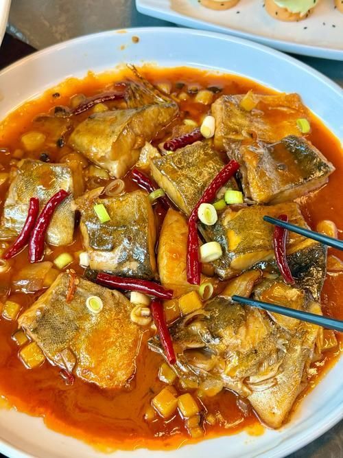 雄縣龍魚有哪些特色調(diào)料，河北雄縣龍魚的特色調(diào)料配方屬于傳統(tǒng)美味可口的雄縣龍魚