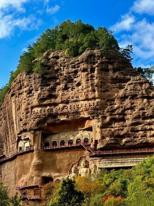 能否提供更多關于麥積山石窟的信息，中國四大石窟之一——麥積山石窟