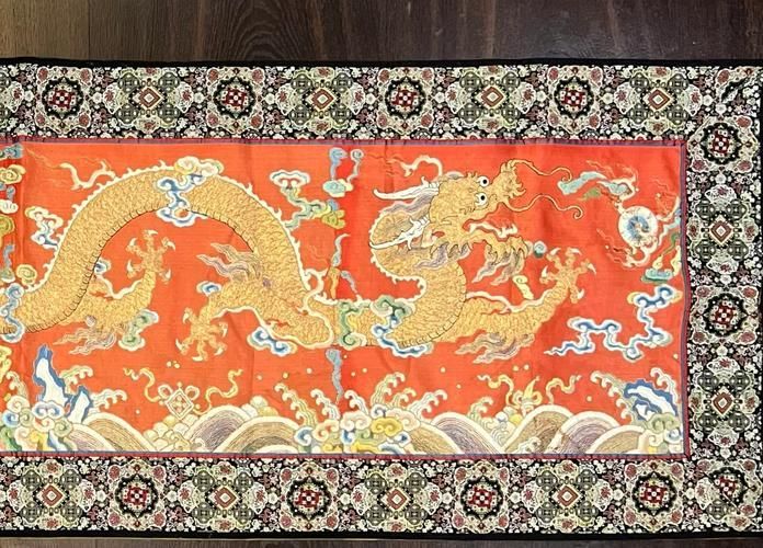 如何辨別紅龍旗服飾的真偽，紅龍旗服飾的真偽鑒別
