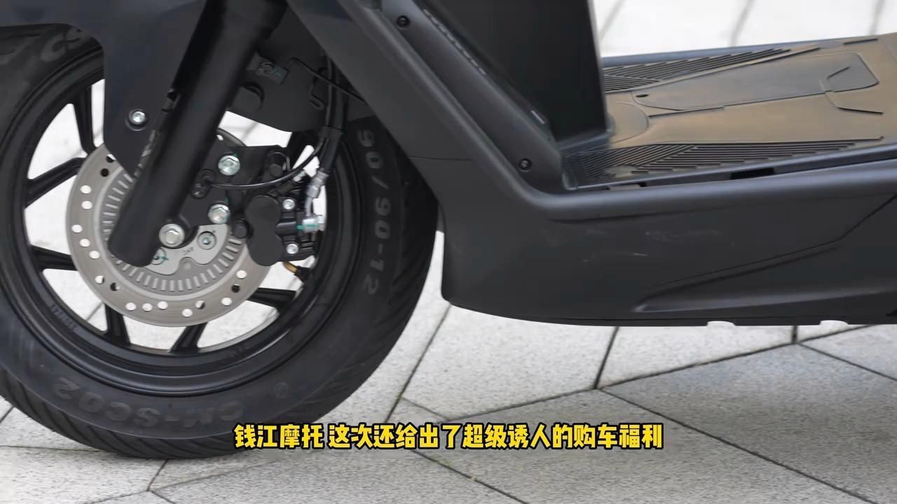 錢江摩托的代表車型有哪些，滿配150平踏板，錢江fly150靜態解析