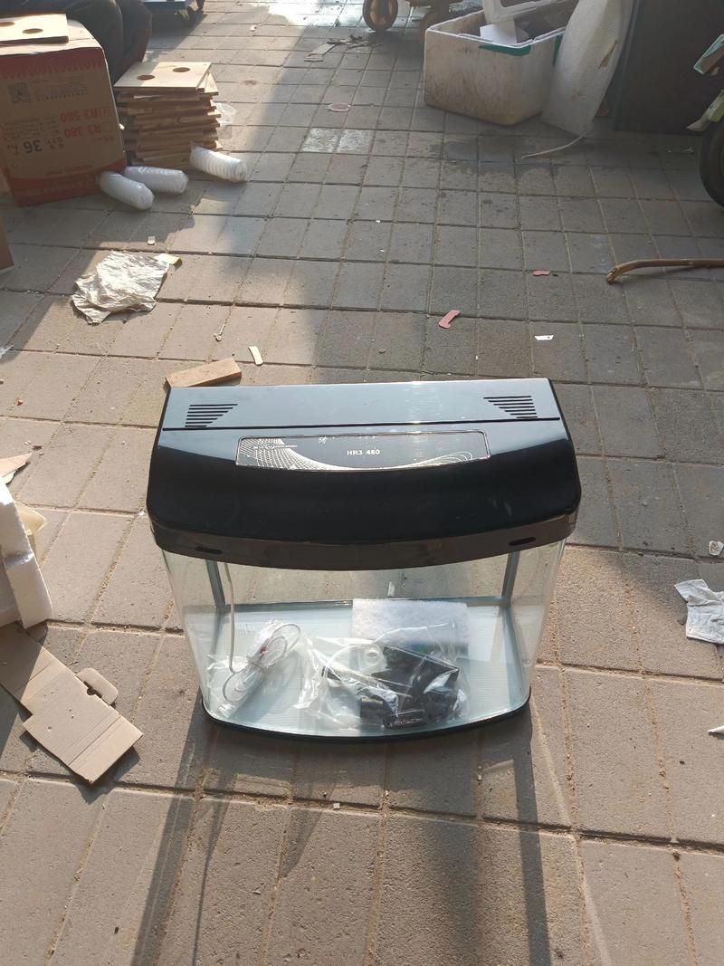 有哪些品牌的大型水族箱推薦，大型水族箱品牌推薦，適合家庭客廳使用