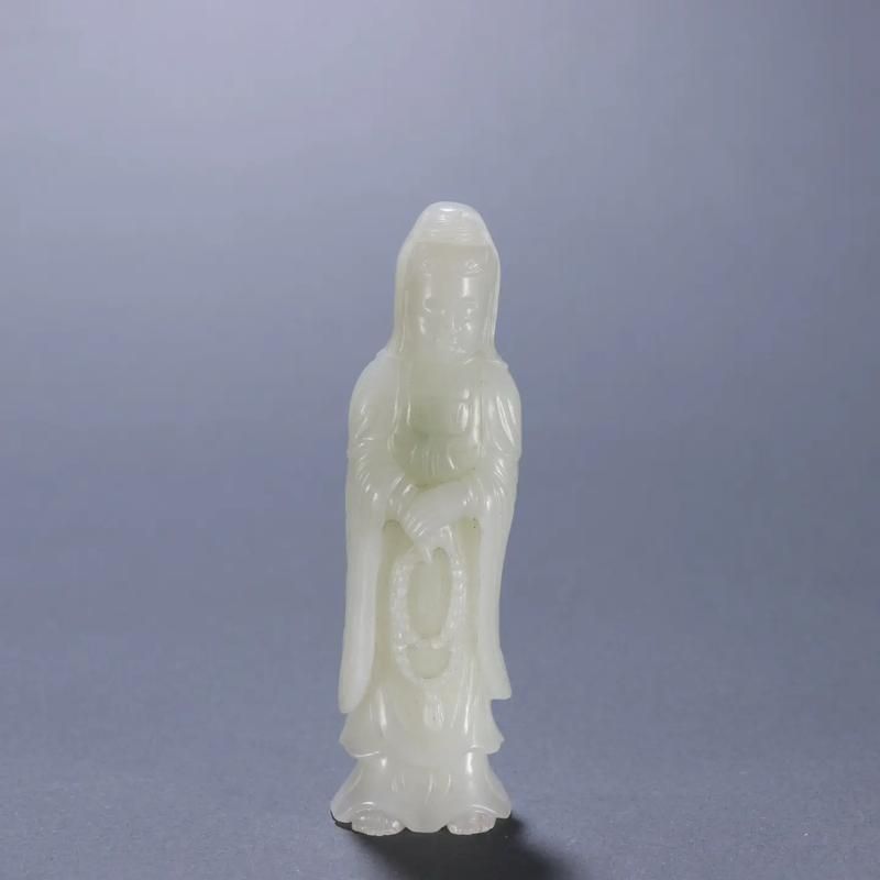 如何鑒別和田玉龍魚(yú)觀音的真?zhèn)危浚吞镉颀堲~(yú)觀音真?zhèn)舞b別和田玉龍魚(yú)觀音的真?zhèn)舞b別方法