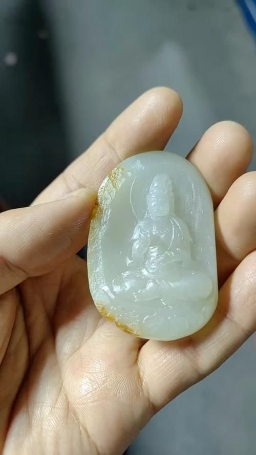 如何鑒別和田玉龍魚(yú)觀音的真?zhèn)危浚吞镉颀堲~(yú)觀音真?zhèn)舞b別和田玉龍魚(yú)觀音的真?zhèn)舞b別方法
