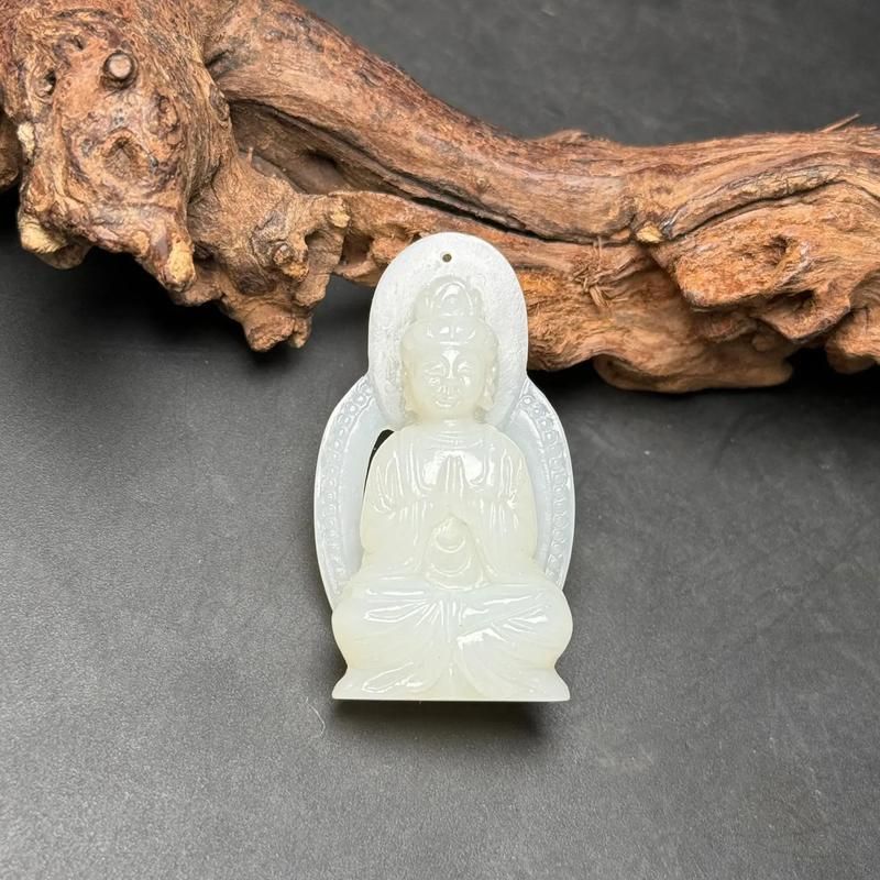 如何鑒別和田玉龍魚(yú)觀音的真?zhèn)危浚吞镉颀堲~(yú)觀音真?zhèn)舞b別和田玉龍魚(yú)觀音的真?zhèn)舞b別方法