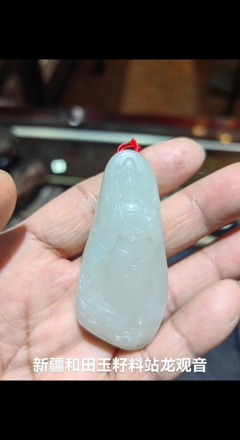 如何鑒別和田玉龍魚(yú)觀音的真?zhèn)危浚吞镉颀堲~(yú)觀音真?zhèn)舞b別和田玉龍魚(yú)觀音的真?zhèn)舞b別方法