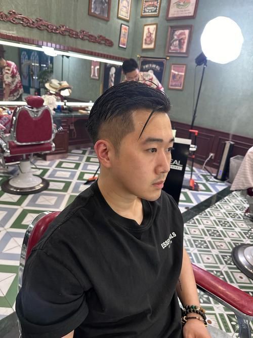 大背頭有哪些經典款式，大背頭日常打理指南，