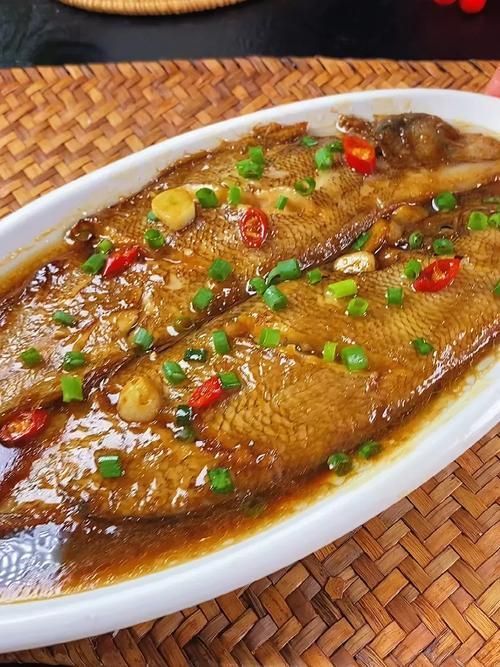 給我一些紅燒龍魚的配圖，紅燒龍魚的制作過程