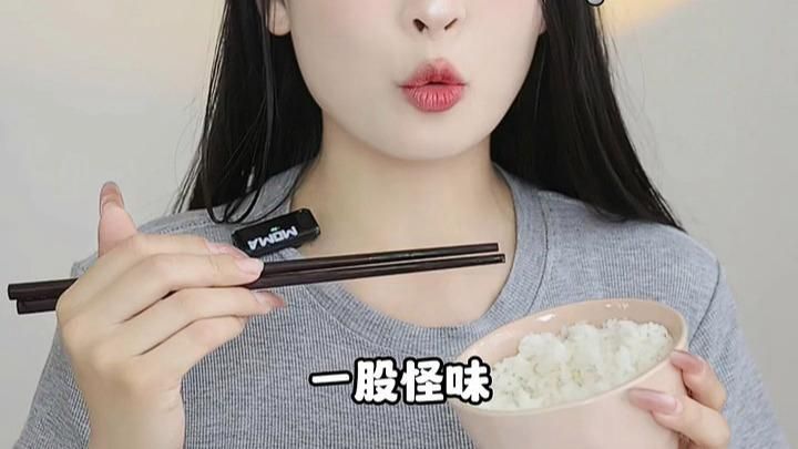 金龍魚喜歡什么食物，金龍魚多久喂一次合適