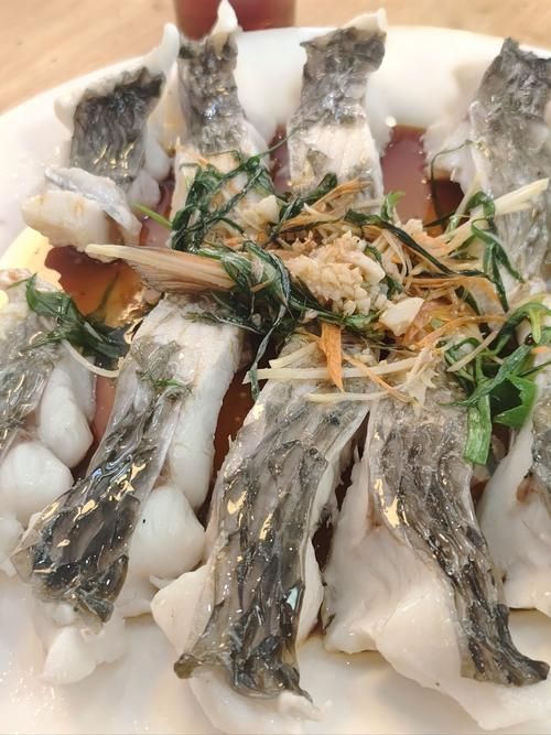 龍州龍魚是龍州的特色嗎？，廣西龍州的“龍魚”雖不等同于名貴觀賞魚，卻是當地的美味