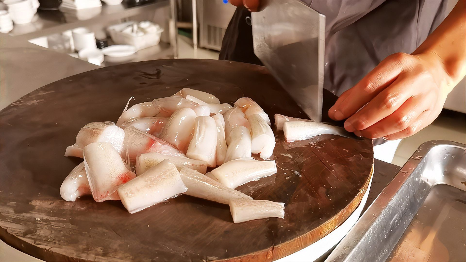 有沒有視頻教程演示紅燒龍魚的做法？