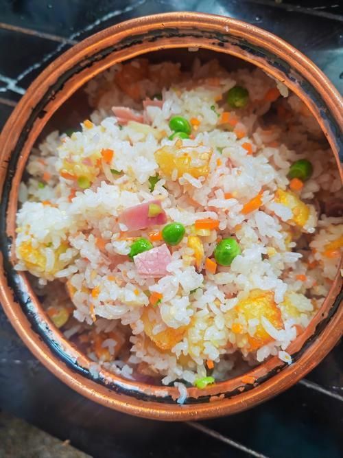 推薦一些廣龍魚飯店的特色小吃，廣龍魚飯店有哪些招牌菜？