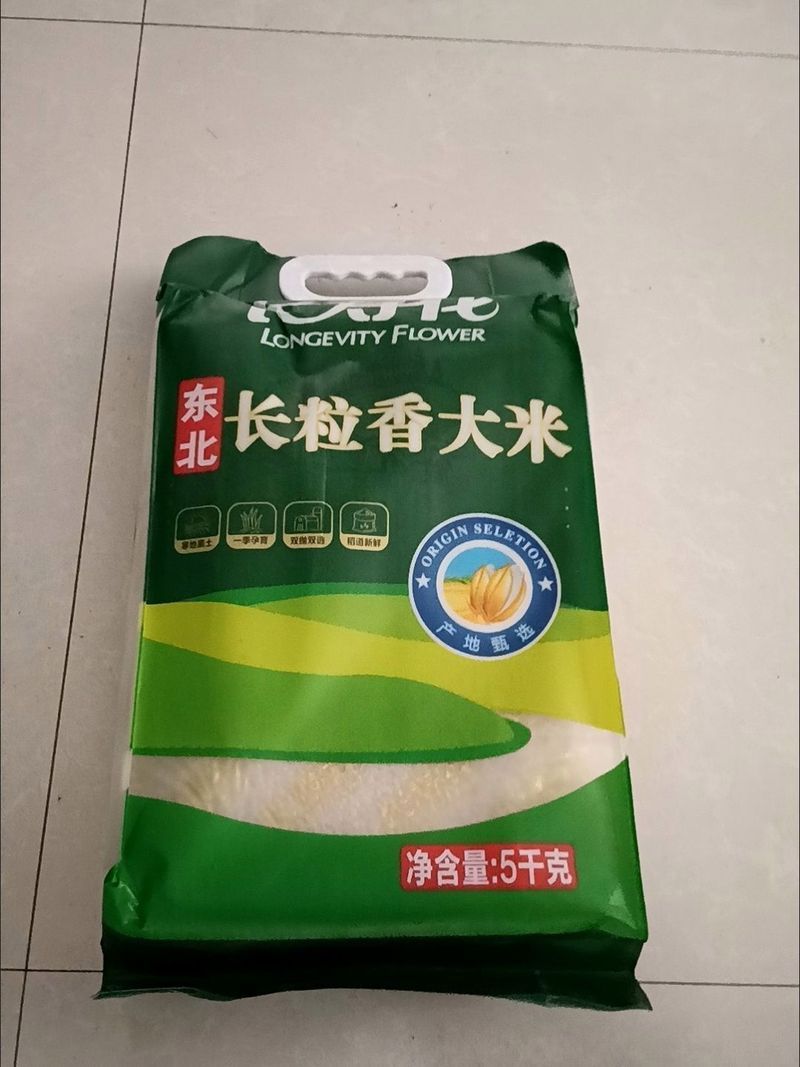長壽花大米和金龍魚大米哪個更好？，長壽花大米和金龍魚大米哪個好3招教你挑選正宗東北長壽花大米