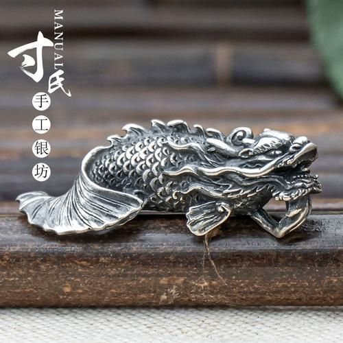 龍頭魚吊墜哪個材質最好，和田玉龍頭魚吊墜的選擇