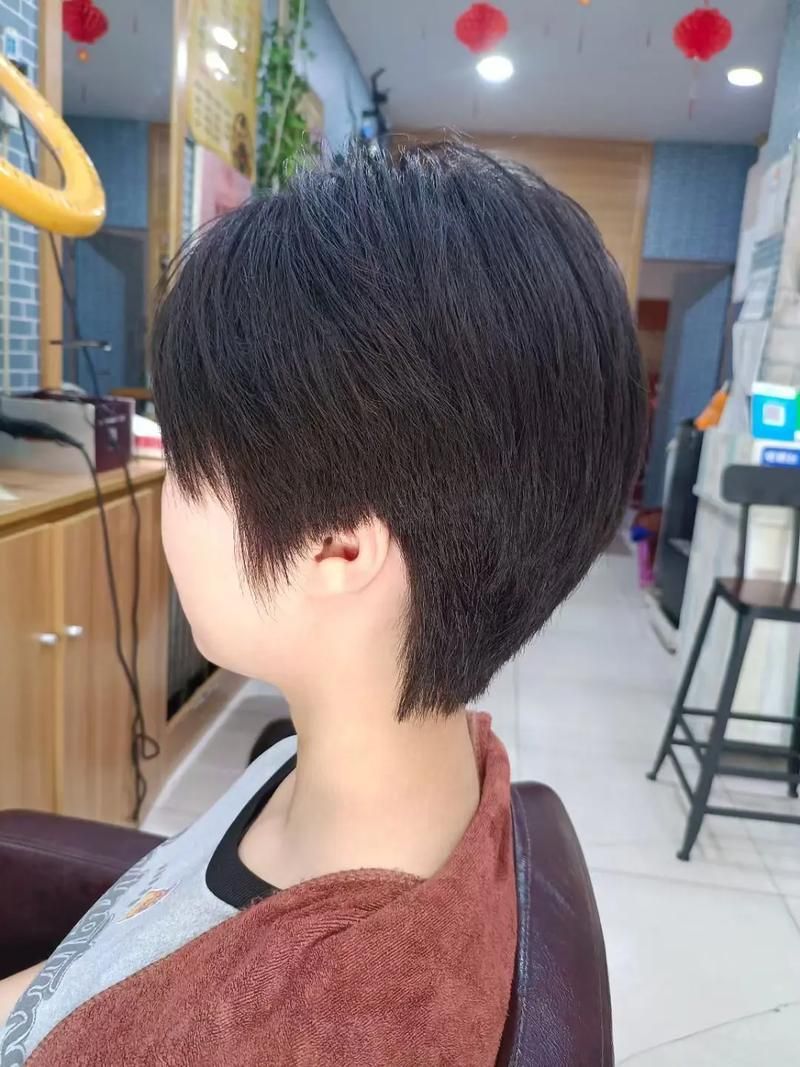 推薦一些適合12-15歲女生的發型，12-15歲女生發型推薦，適合12-15歲女生的發型