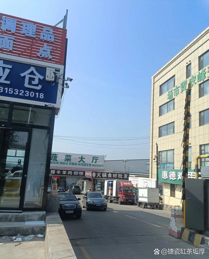 張家口魚缸批發市場，張家口魚缸批發市場是當地重要的水族用品集散地