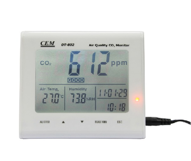 銀龍魚發(fā)色是什么顏色(紅龍魚發(fā)色像金色啊)