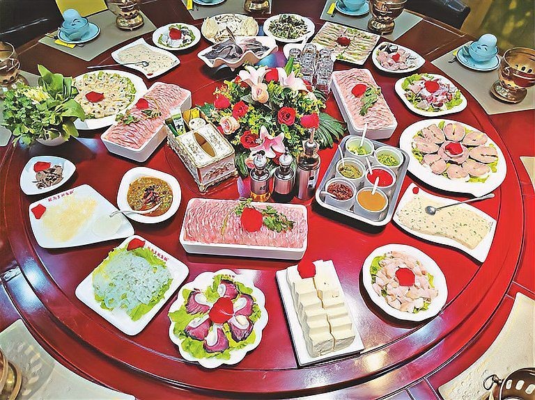 拐子湖龍魚店，“拐子湖龍魚店”坐落于內蒙古阿拉善盟額旗東南部的拐子湖附近