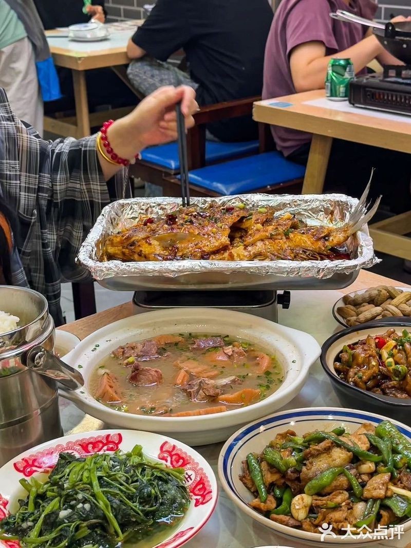 拐子湖龍魚店，“拐子湖龍魚店”坐落于內蒙古阿拉善盟額旗東南部的拐子湖附近